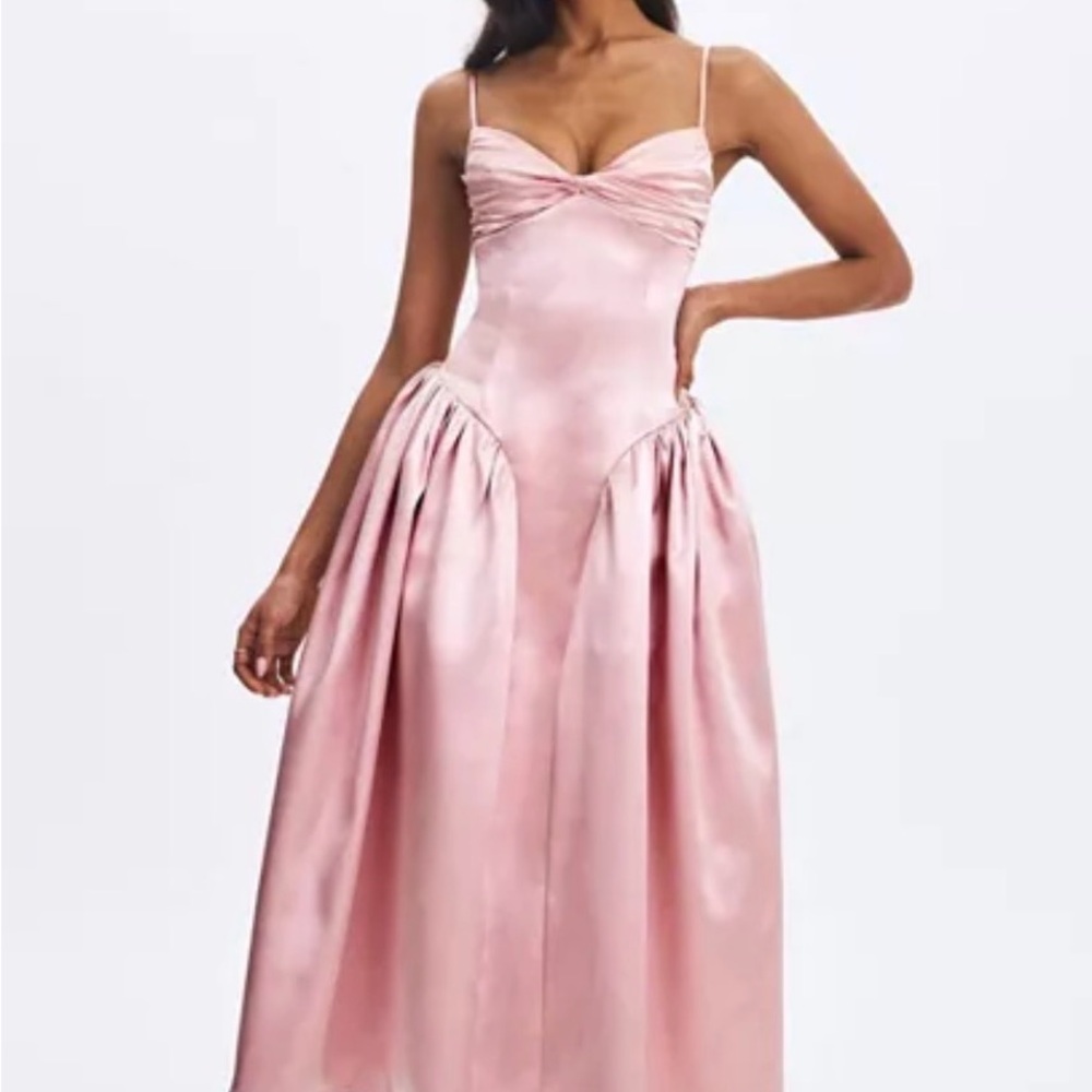 Miss Circle
Tullia Satin Ruched Midi Spaghetti Strap Dress‎ XL